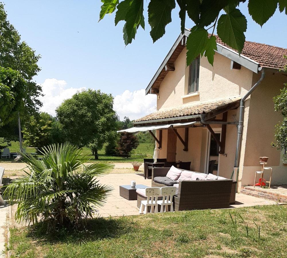 Gite A La Campagne Avec Piscine Biziat Экстерьер фото